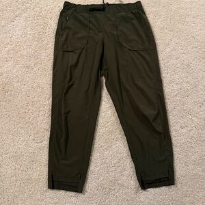 All in motion athletic crop tapered pant